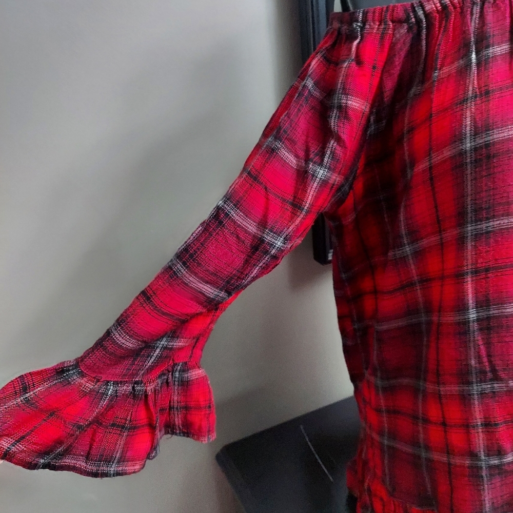 For the Republic Women's Off the Shoulder Flowy Blouse - Picture 3 of 8